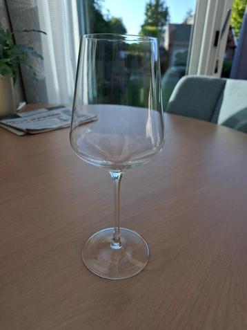 4 rode wijnglazen kristalglas de hoogte is 24 cm beschikbaar voor biedingen