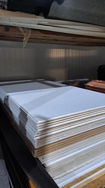 23 Plafondplaten (ander merk dan Agnes) 1200x600 beschikbaar voor biedingen