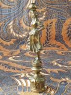 Zeldzame antieke kaarsendover uit Engeland als vrouw 16 cm., Antiek en Kunst, Antiek | Koper en Brons, Ophalen of Verzenden, Koper