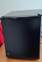 koelkast / minibar / zwart/ Metro Professional, Ophalen, Zonder vriesvak, Minder dan 45 cm, Minder dan 85 cm