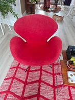 Swan design lounge stoel, rood, Ophalen, Zo goed als nieuw, Stof, 50 tot 75 cm