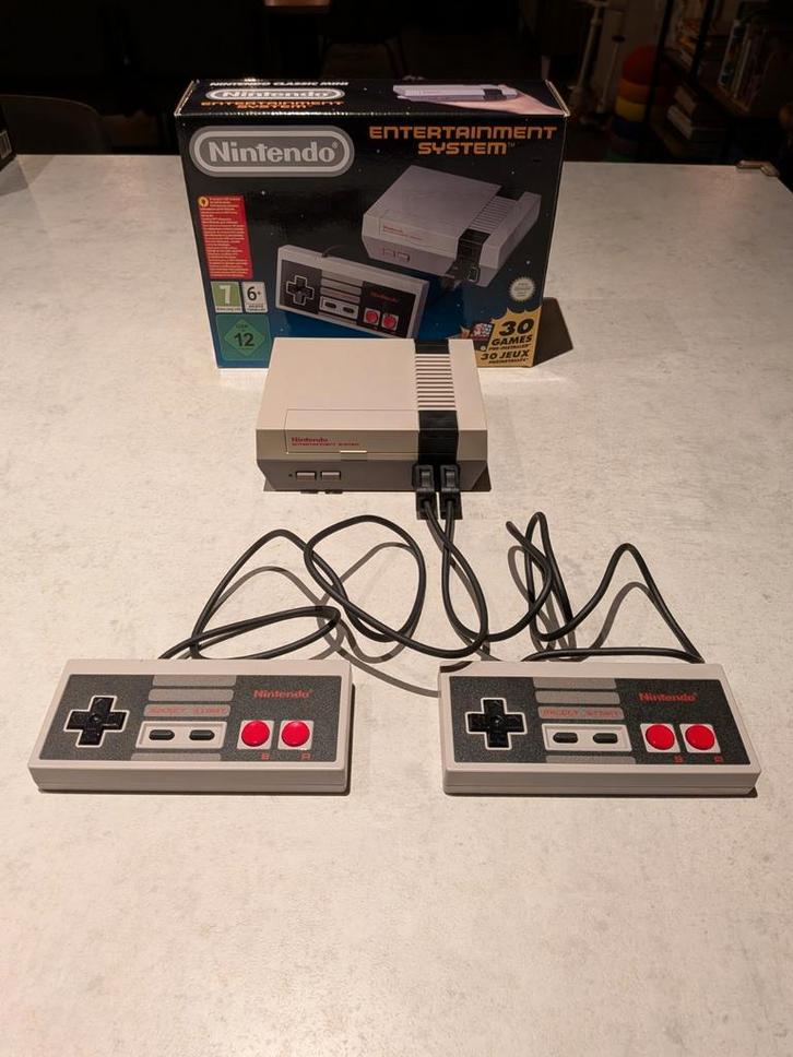 Nintendo Classic Mini: NES - Nostalgie! Incl. 2e controller., Spelcomputers en Games, Games | Nintendo NES, Zo goed als nieuw