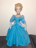 Porseleinen genummerde pop Cinderella Assepoester Disney, Ophalen of Verzenden, Assepoester of Belle, Zo goed als nieuw, Beeldje of Figuurtje