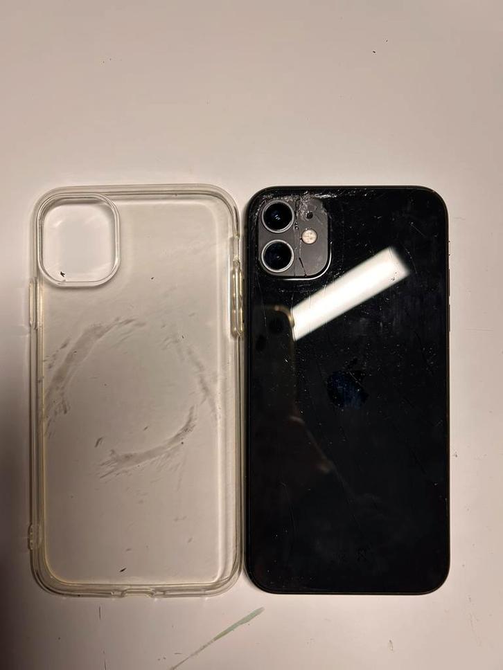 Iphone 11 met hoesje - 128 GB, Telecommunicatie, Mobiele telefoons | Apple iPhone, Gebruikt, 128 GB, iPhone 11, Zwart, Ophalen of Verzenden