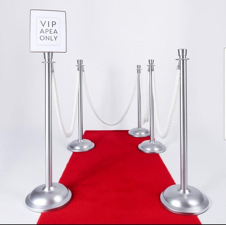 Afzetpaaltjes en een rode loper te huur, Hobby en Vrije tijd, Feestartikelen | Verhuur, Zo goed als nieuw, Geboorte of Huwelijk