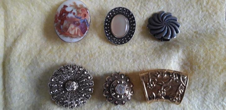 te koop 6 mooie brocheclips voor aan sjaaltjes te bevestigen, Sieraden, Tassen en Uiterlijk, Broches, Zo goed als nieuw, Overige materialen