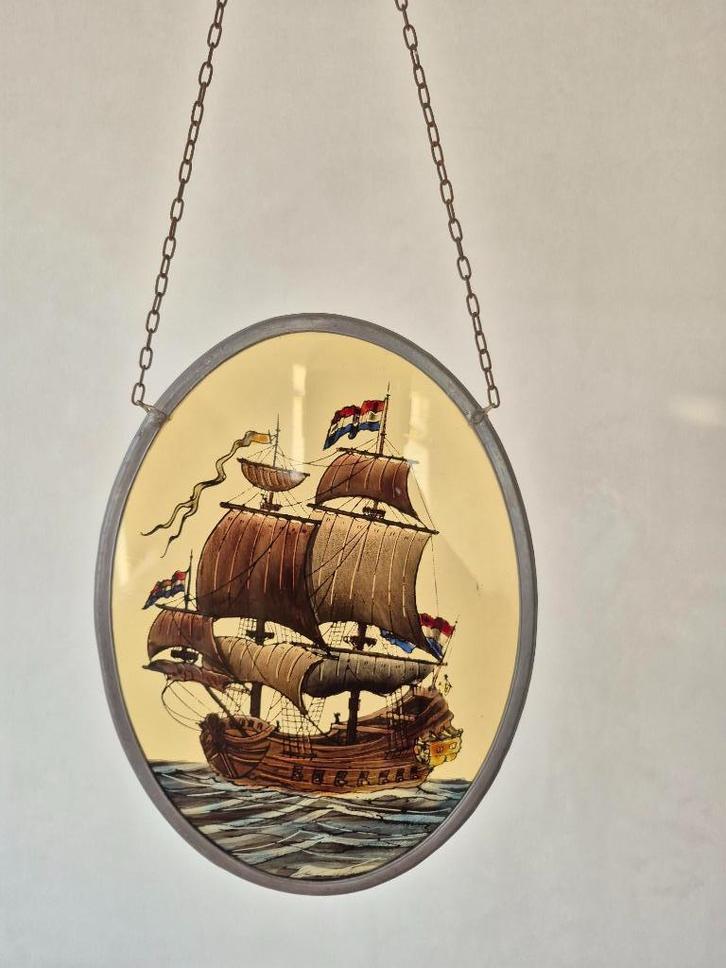 Oude raamhanger VOC-schip – handbeschilderd glas in lood, Antiek en Kunst, Antiek | Klokken, Ophalen