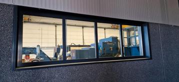 2 stuks aluminium kozijnen compleet beschikbaar voor biedingen