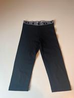 Zwarte sport legging met tekstband - Maat 133, Ophalen of Verzenden, Zo goed als nieuw, Meisje, Broek