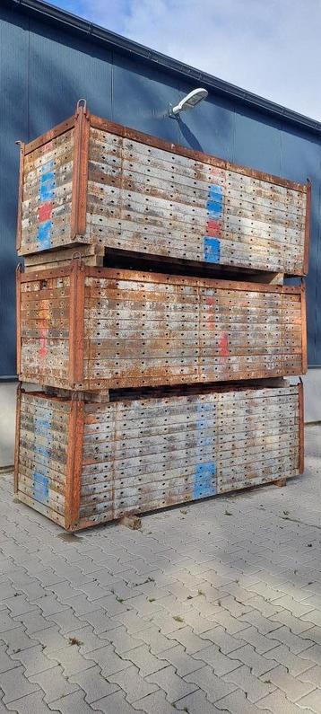 Partij Paschal bekistingsschotten beschikbaar voor biedingen