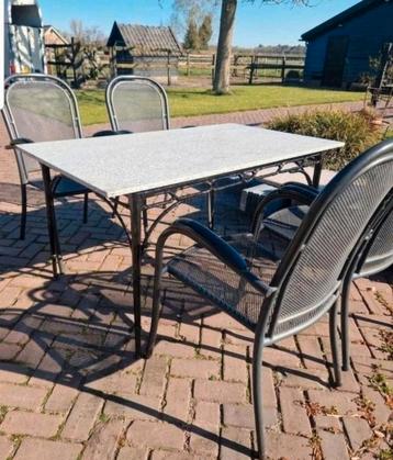 Zwart Tuinset Antiek onderstel, marmeren blad en 4 stoelen  beschikbaar voor biedingen