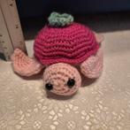 Schildpad knuffel - Aardbei Thema - Handgemaakt, Ophalen of Verzenden, Nieuw, Haken, Overige typen