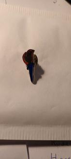 Speldje 4 5 MEI VRIJHEID FAKKEL, Verzamelen, Speldjes, Pins en Buttons, Ophalen of Verzenden, Zo goed als nieuw, Sport, Speldje of Pin