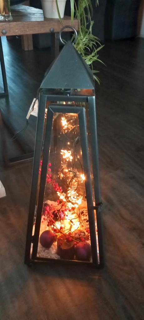 Sfeervolle metalen lantaarn met lichtjes 80 cm hoog, Huis en Inrichting, Woonaccessoires | Kandelaars en Kaarsen, Zo goed als nieuw
