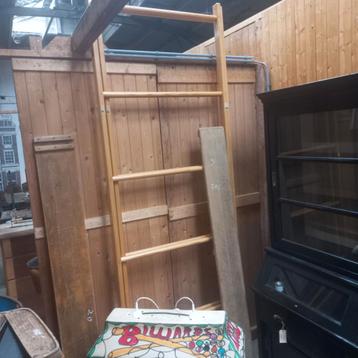 2x klimrekken/wandrekken en 2 glijplank beschikbaar voor biedingen