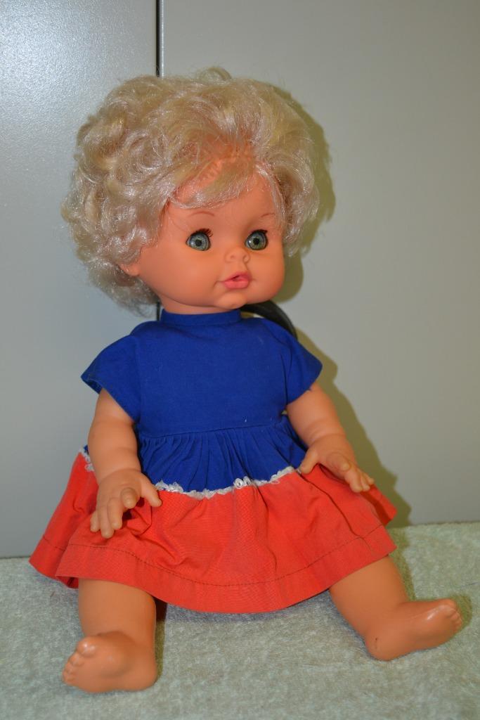 Mooie GA-DEA pop met originele kleding NR 5197, Verzamelen, Poppen, Gebruikt, Pop, Ophalen of Verzenden