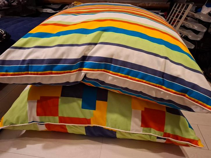 Zsm ophalen 2 Grote Zitkussens - Minderland - 1x1 meter, Huis en Inrichting, Woonaccessoires | Kussens, Gebruikt, Overige kleuren