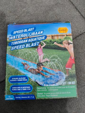 Waterglijbaan, slechts eenmalig gebruikt. beschikbaar voor biedingen
