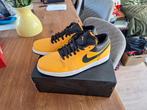 Nike Jordan 1 low university gold 44,5  nieuw en ds, Ophalen of Verzenden, Nieuw