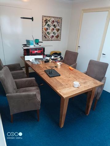 4 Mooie eetkamerstoelen  beschikbaar voor biedingen