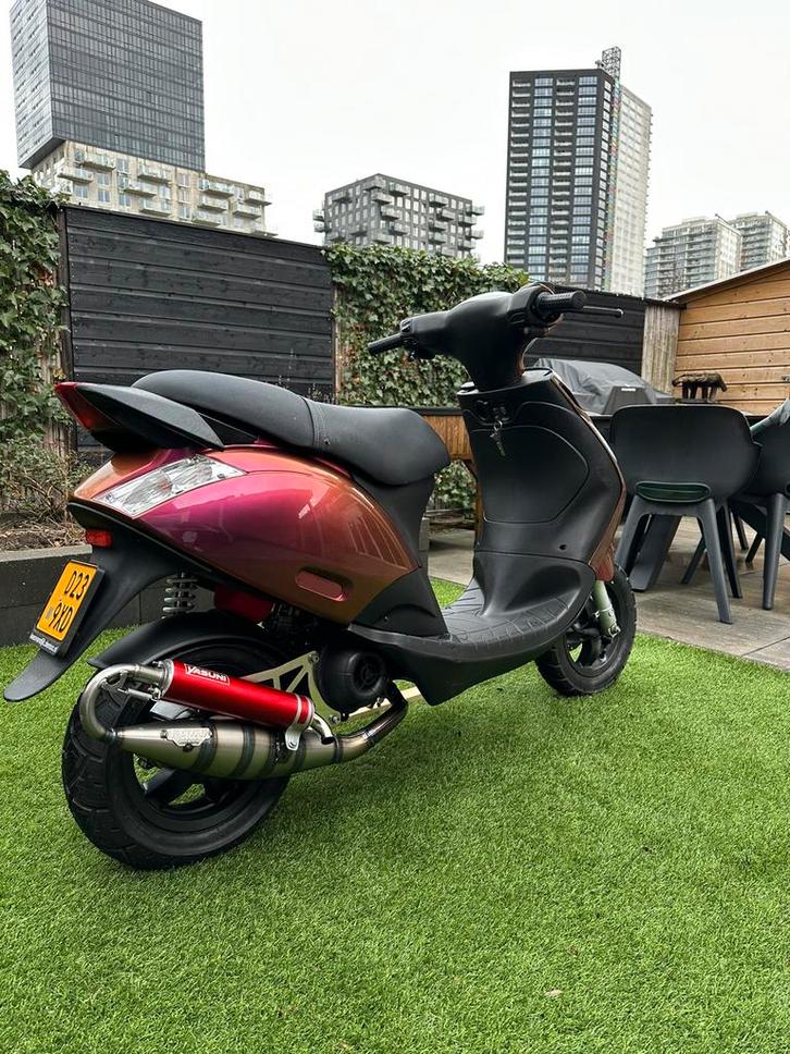 Piaggio zip 70cc 2000 2 takt ( malossi / polini / dr ), Fietsen en Brommers, Scooters | Piaggio, Zo goed als nieuw, Zip, Maximaal 45 km/u