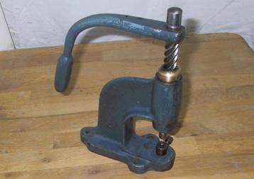 Spindelpersje schoenmakersgereedschap. beschikbaar voor biedingen