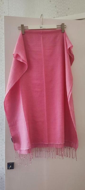 Grote dunne babyroze sjaal, cashmere en wol, 166x72 cm  beschikbaar voor biedingen