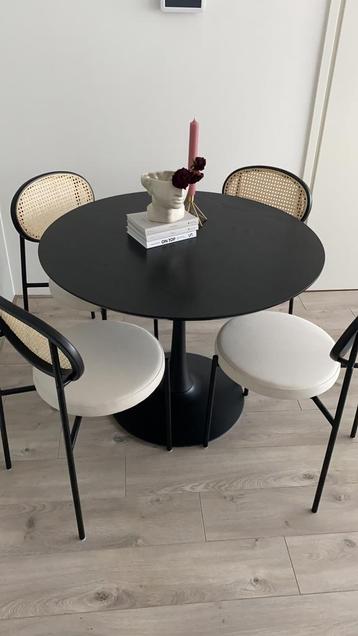 Ronde Eettafel Jysk beschikbaar voor biedingen