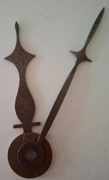 Stel ijzeren wijzers voor lantaarnklok. beschikbaar voor biedingen