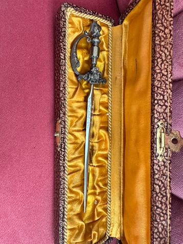 Antieke Sabel Briefopener "Orléans" met Etui beschikbaar voor biedingen