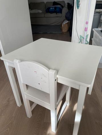 Ikea Sundvik stoeltje en Kritter tafel beschikbaar voor biedingen