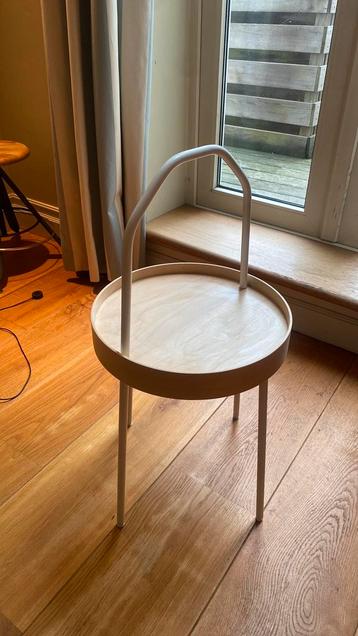 IKEA Burvik tafeltje beschikbaar voor biedingen