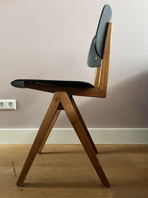 Eetkamerstoel wiebelend zitvlak, Huis en Inrichting, Stoelen, Zo goed als nieuw, Zwart, Ophalen