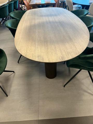 Katvison eetkamertafel  beschikbaar voor biedingen