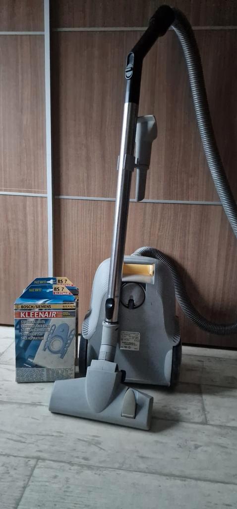 Bosch Klusstofzuiger 1800watt met 8 stofzakken, Witgoed en Apparatuur, Stofzuigers, Gebruikt, Stofzuiger, Ophalen of Verzenden