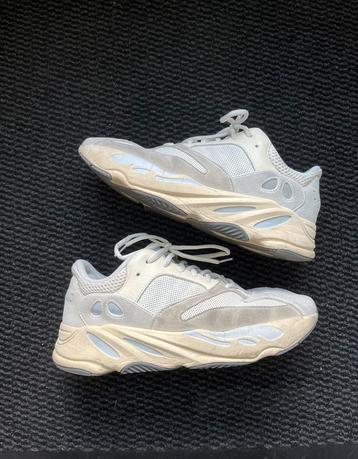 Yeezy Boost 700 Analog Maat 45 1/3 beschikbaar voor biedingen