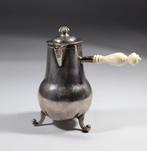 Miniatuur zilveren kannetje met beenderen steeltje, 1740, Verzenden, Zilver