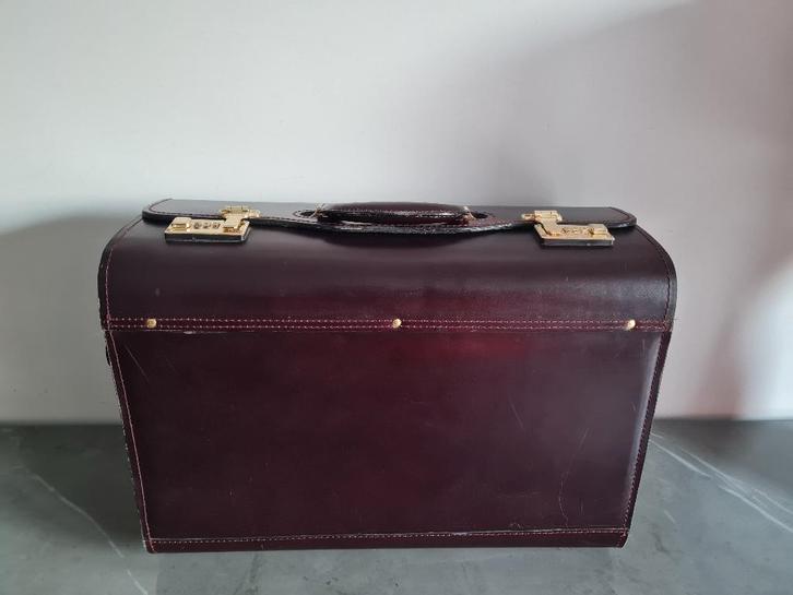prachtige lederen bordeaux pilootkoffer, Sieraden, Tassen en Uiterlijk, Koffers, Leer, Minder dan 50 cm, Minder dan 35 cm, Ophalen of Verzenden