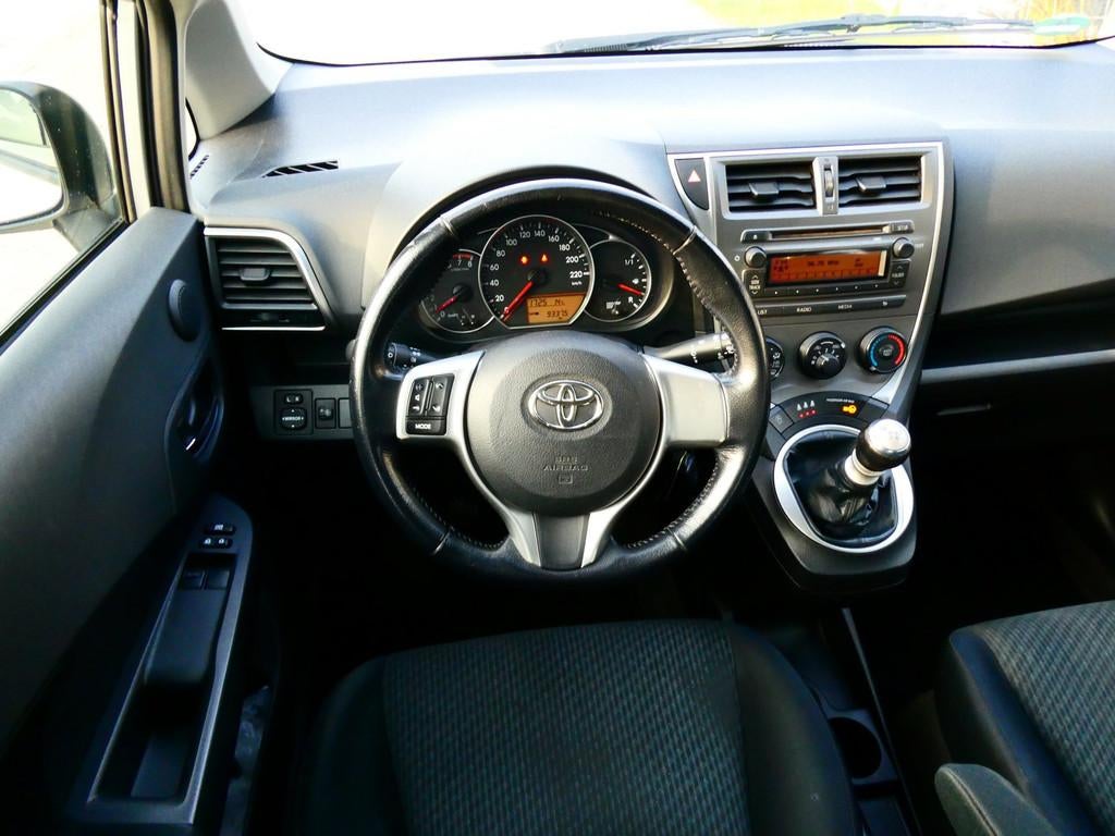 Toyota Verso-S 1.3 VVT-i Comfort Plus 100pk Airco Trekhaak H, Auto's, Voorwielaandrijving, Euro 5, Stof, Gebruikt