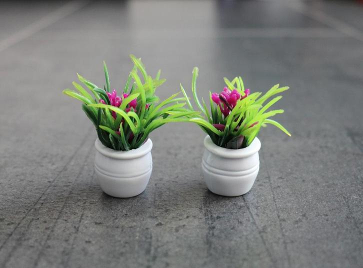 Plant in pot met bloemen miniatuur nieuw 1:12 Paars, Verzamelen, Poppenhuizen en Toebehoren, Nieuw, Decoratie, Ophalen of Verzenden