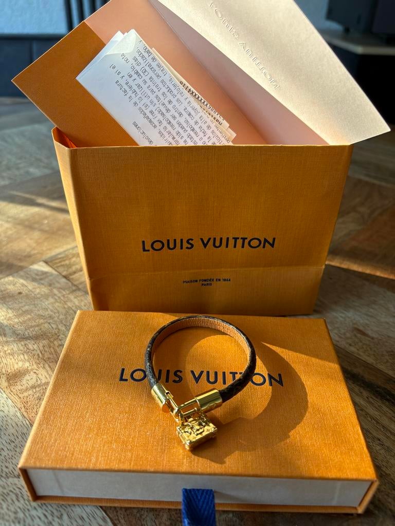 Louis Vuitton Lock It Armband Monogram Canvas, Bruin, Leer, Ophalen of Verzenden, Zo goed als nieuw
