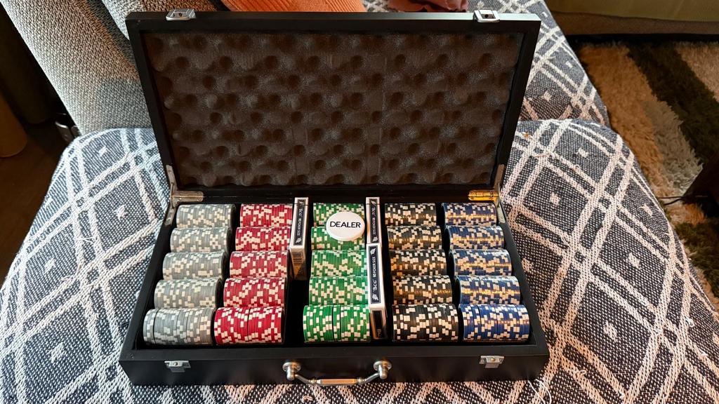 Pokerset in koffer, Hobby en Vrije tijd, Gezelschapsspellen | Bordspellen, Zo goed als nieuw, Drie of vier spelers, Reisspel, Ophalen