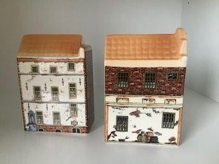 2 keramische polychroom miniatuurhuisjes grachtenhuizen, Ophalen