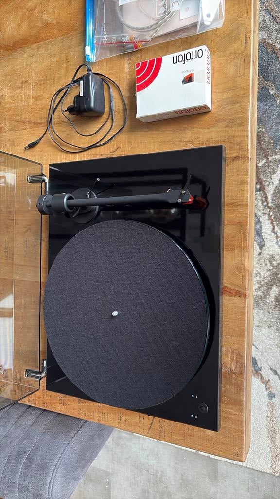 Pro-Ject T1 piano black, met 2M Bronze element, Ophalen of Verzenden, Gebruikt, Overige merken