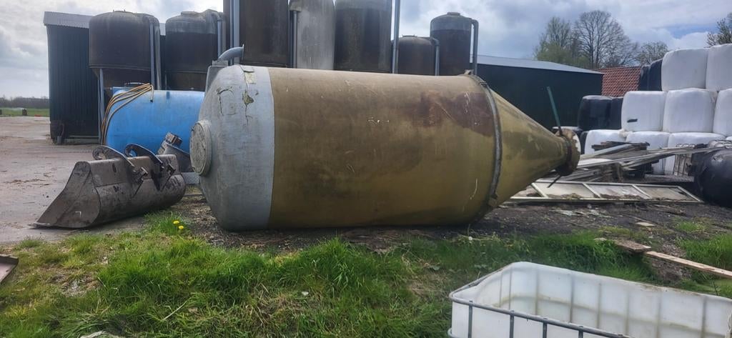 Silo voor schuilplaats, Februari, Meerdere dieren