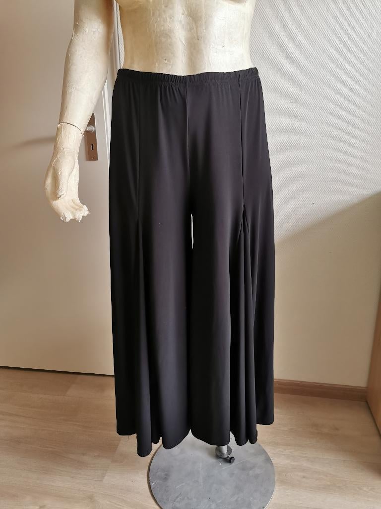 286 .. zgan zwarte broekrok van magna maat 52 - 54, Kleding | Dames, Grote Maten, Zwart, Ophalen of Verzenden, Broek of Spijkerbroek