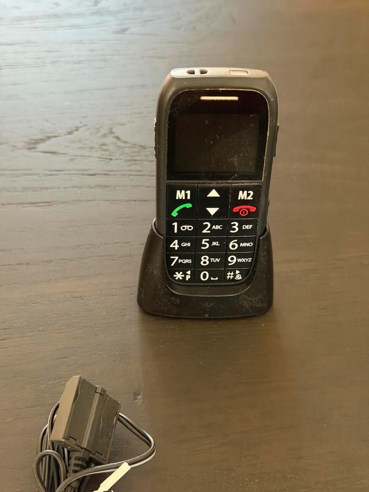 Eenvoudige seniorentelefoon met oplaadstation, Telecommunicatie, Mobiele telefoons | Overige merken, Gebruikt, Zonder abonnement
