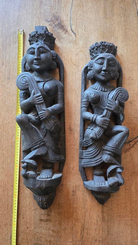 Antieke set van 2 handgesneden houten indiase beelden, Groep mensen, Handgemaakt, Zwart, Beeld