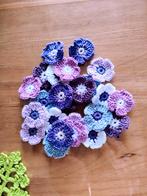 24 gehaakte bloemetjes van katoen in paars tinten, Ophalen of Verzenden, Nieuw, Haken, Overige typen