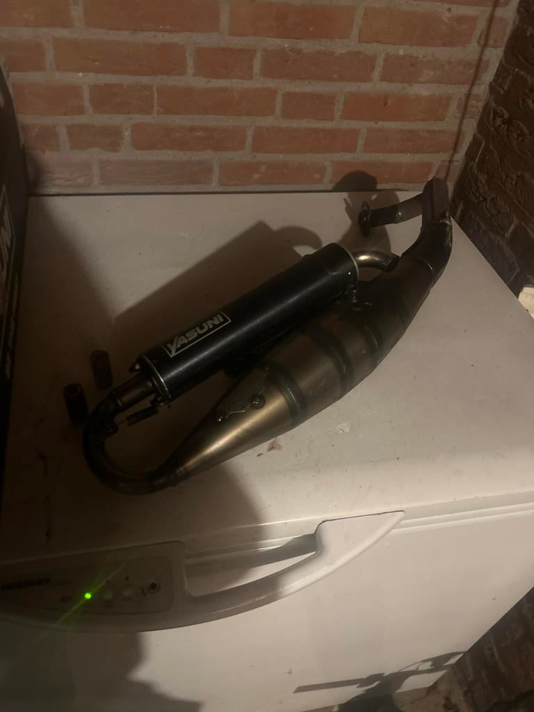 Yasuni R uitlaat - Gebruikt met lichte krasjes, Fietsen en Brommers, Brommeronderdelen | Scooters, Ophalen, Gebruikt, Uitlaat